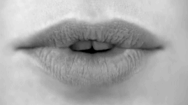 Gif animé bouche noire et blanche